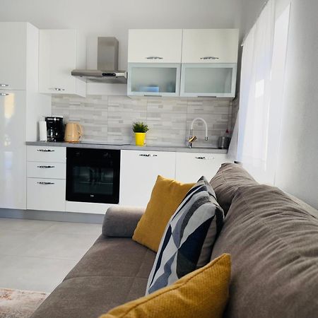 Apartment Erika - For 2 Near The Beach Pula Buitenkant foto